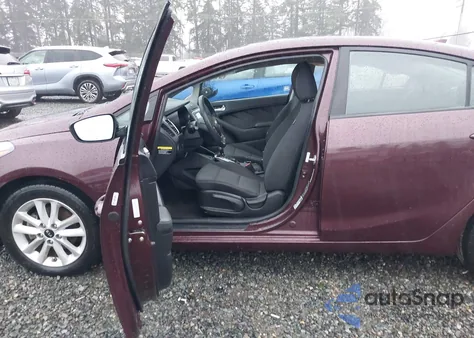 2017 Kia Forte Lx z USA, uszkodzony, nr VIN 3KPFL4A71HE144518